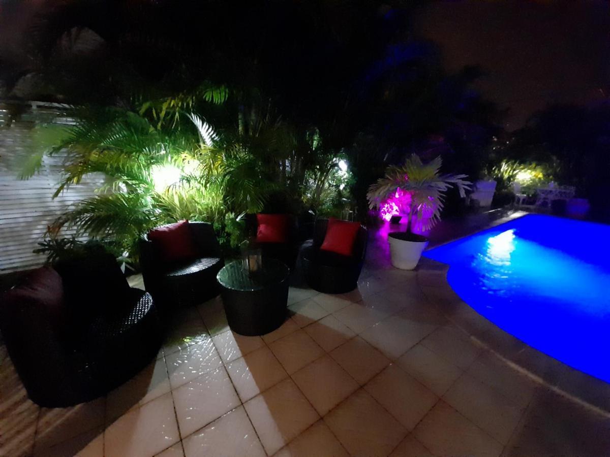 Coquet F2 Climatise Avec Piscine Au Lamentin Apartman Le Lamentin Kültér fotó