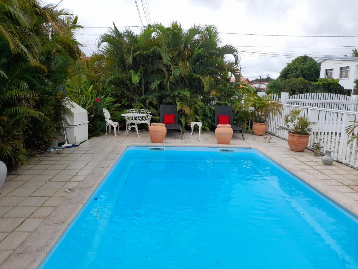 Coquet F2 Climatise Avec Piscine Au Lamentin Apartman Le Lamentin Kültér fotó