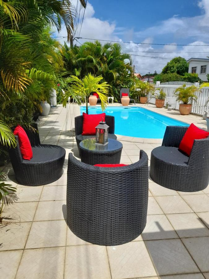 Coquet F2 Climatise Avec Piscine Au Lamentin Apartman Le Lamentin Kültér fotó