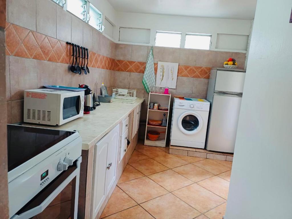 Coquet F2 Climatise Avec Piscine Au Lamentin Apartman Le Lamentin Kültér fotó