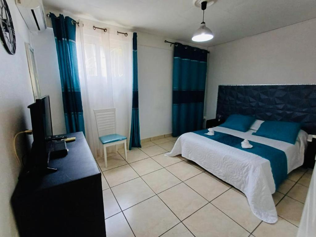 Coquet F2 Climatise Avec Piscine Au Lamentin Apartman Le Lamentin Kültér fotó
