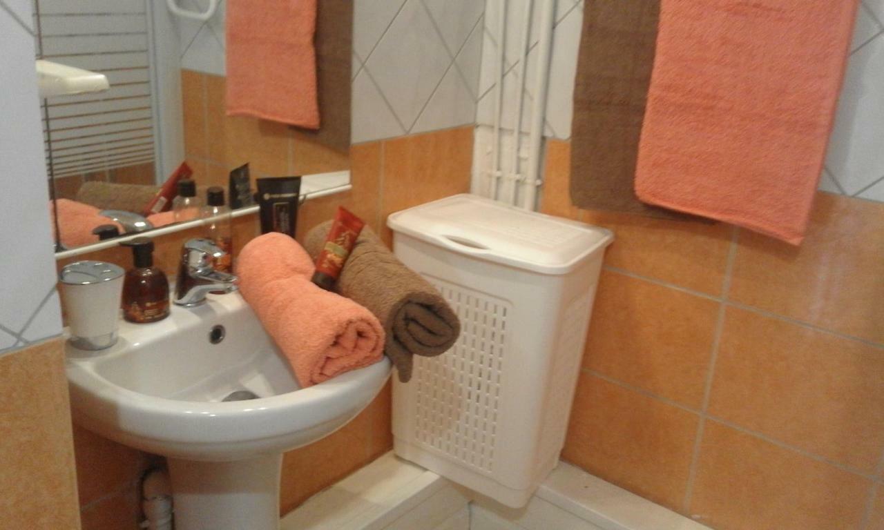 Coquet F2 Climatise Avec Piscine Au Lamentin Apartman Le Lamentin Kültér fotó